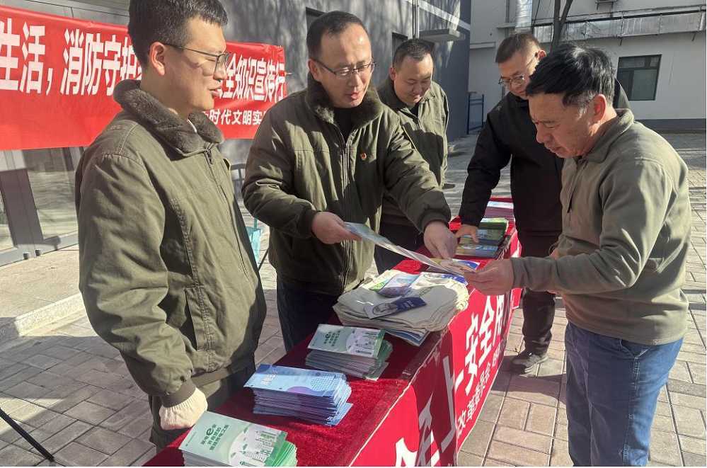 市发改委联合供电公司开展“11·9防火宣传进社区”活动